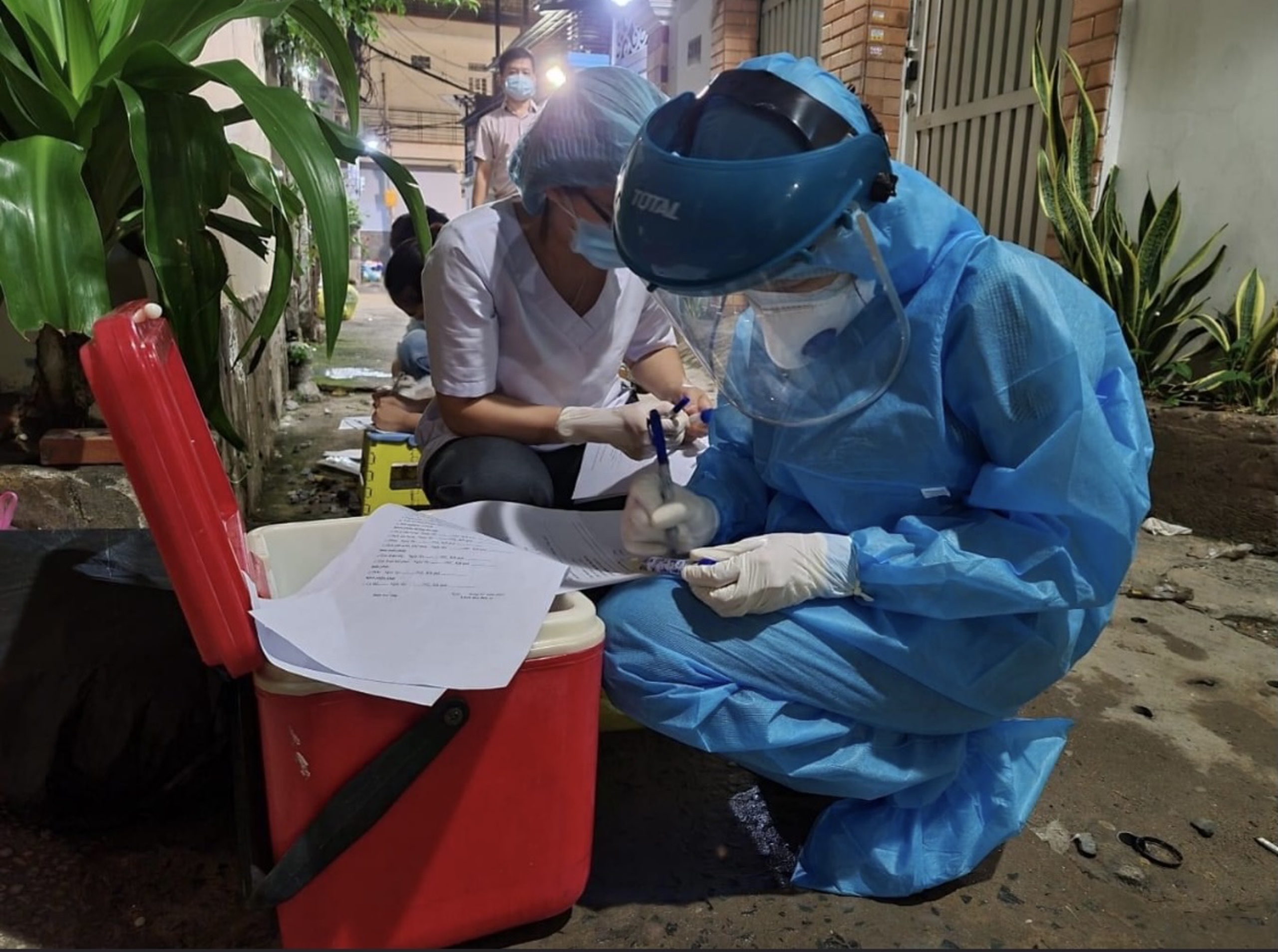 Thành phố Hồ Chí Minh dừng hàng loạt dịch vụ để phòng, chống dịch Covid-19 